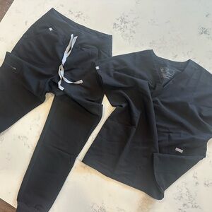 FIGS scrubs. Black size small. Top and bottom. Figs set